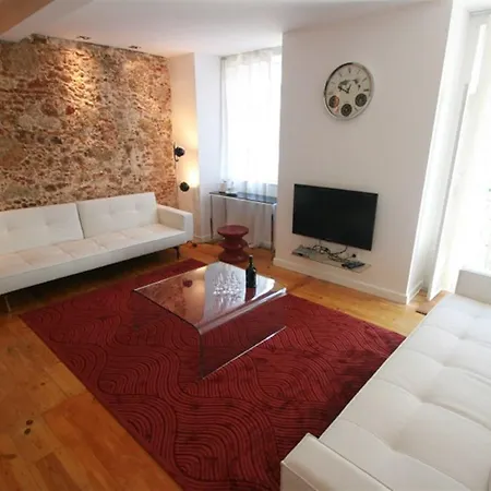 Sparkling 4 Bedroom In *